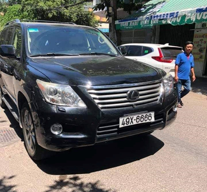Tai xe Lexus bien 6666 dam chet 4 nguoi khi vua vieng cha ban than hinh anh 1 