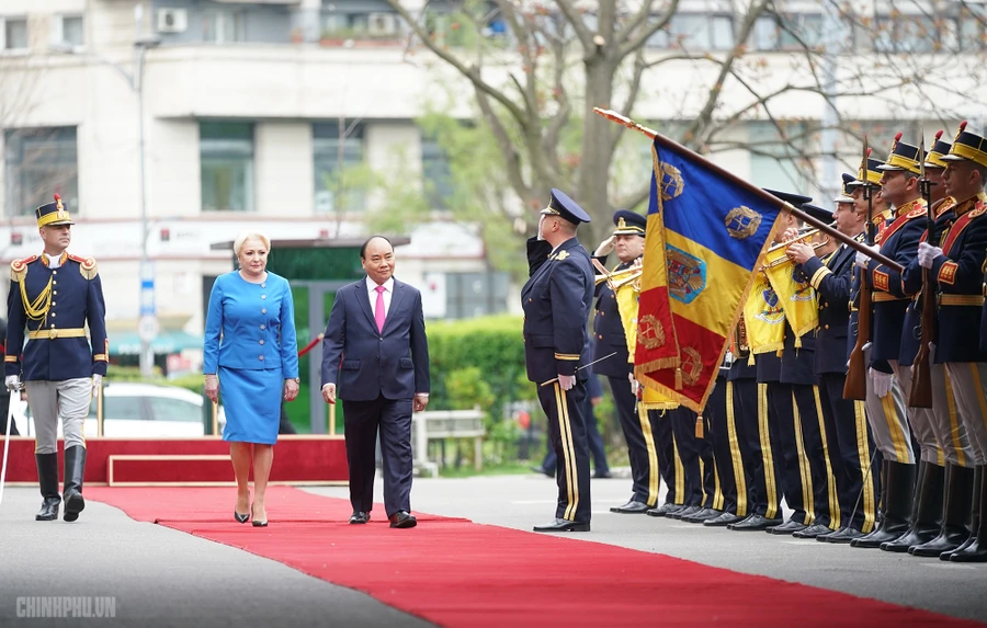 Lễ đón trọng thể Thủ tướng thăm Romania