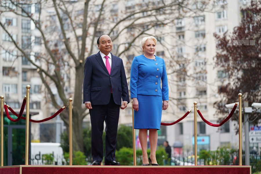 Lễ đón trọng thể Thủ tướng thăm Romania ảnh 2