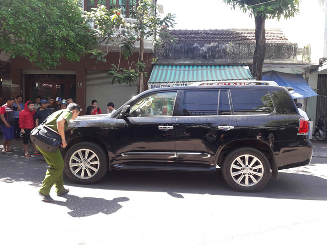 Tài xế Lexus tông vào đám tang quỳ xin lỗi nạn nhân vụ tai nạn kinh hoàng - ảnh 1