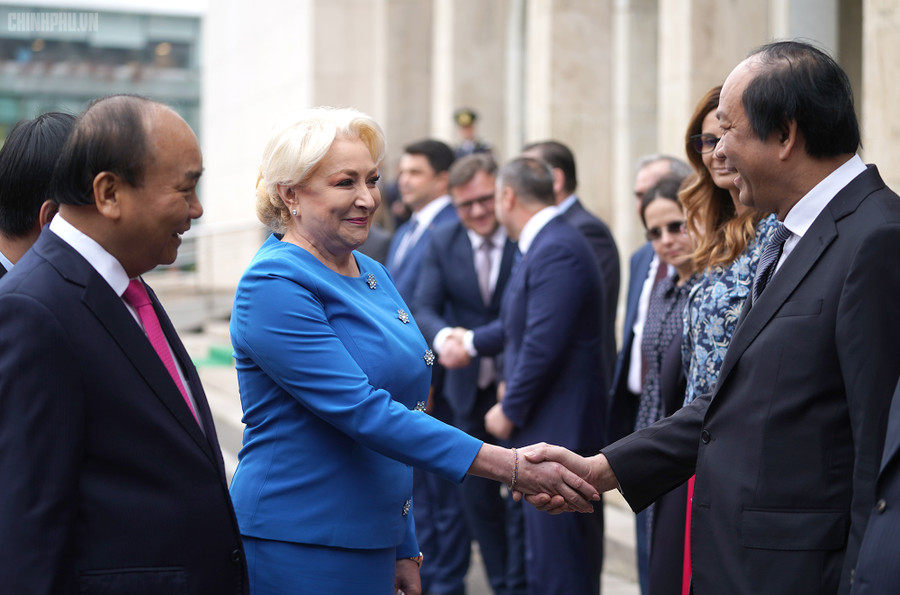 Lễ đón trọng thể Thủ tướng thăm Romania ảnh 4