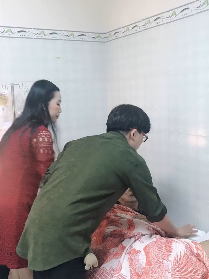 Ngôi sao - Rơi nước mắt tâm sự của nghệ sĩ Lê Bình: “Nằm viện, tiền tỷ cũng thành mớ giấy lộn” (Hình 3).