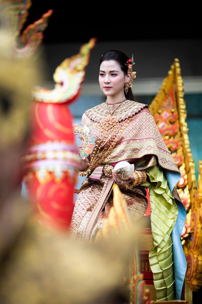 D&#226;n t&#236;nh n&#225;o loạn với nhan sắc cực phẩm của &#39;nữ thần Thungsa&#39; trong lễ Songkran 2019 tại Th&#225;i Lan - Ảnh 5.