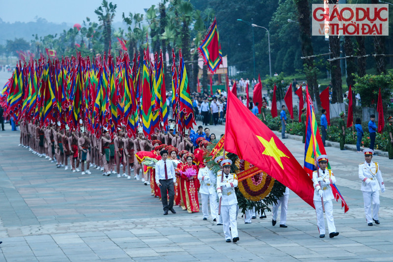 Chủ tịch Quốc hội dâng hương tưởng niệm các Vua Hùng