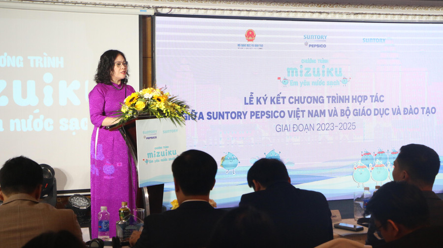 TS Ngô Thị Minh - Thứ trưởng Bộ GD&ĐT phát biểu tại buổi lễ. TS Ngô Thị Minh - Thứ trưởng Bộ GD&ĐT phát biểu tại buổi lễ.