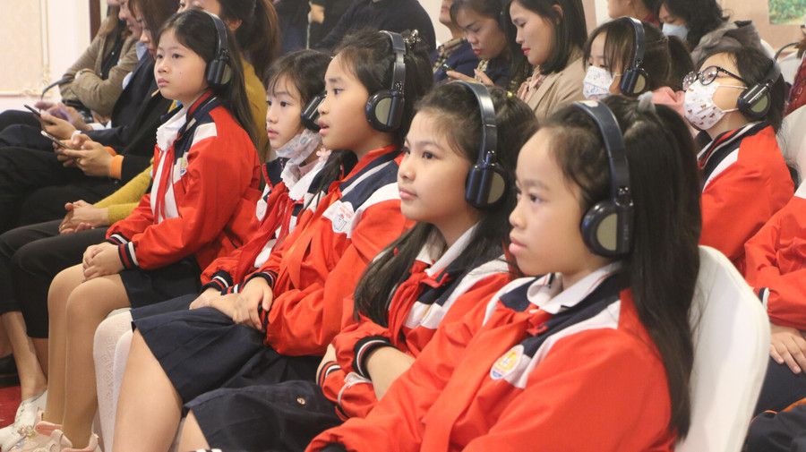 Đông đảo các em học sinh tiểu học cũng tham gia sự kiện. Đông đảo các em học sinh tiểu học cũng tham gia sự kiện.