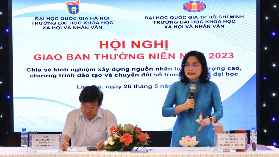 PGS.TS Ngô Thị Phương Lan chia sẻ về tinh thần “One USSH” được vun đắp và xây dựng từ các thế hệ lãnh đạo của hai trường. PGS.TS Ngô Thị Phương Lan chia sẻ về tinh thần “One USSH” được vun đắp và xây dựng từ các thế hệ lãnh đạo của hai trường.