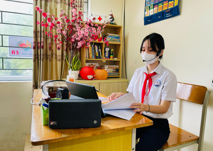 Không gian mỗi lớp học được bố trí khoa học, đồng bộ với các thiết bị CNTT cần thiết kèm cây xanh.