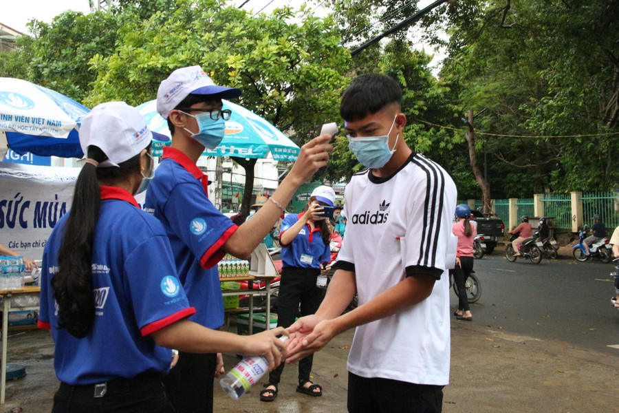 Sáng 3/9, thí sinh thi tốt nghiệp THPT đợt 2 bước vào môn thi đầu tiên - Ngữ văn ảnh 6