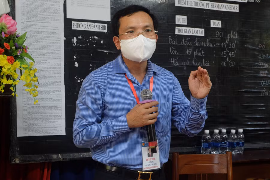 Ông Mai Văn Trinh tại buổi kiểm tra.