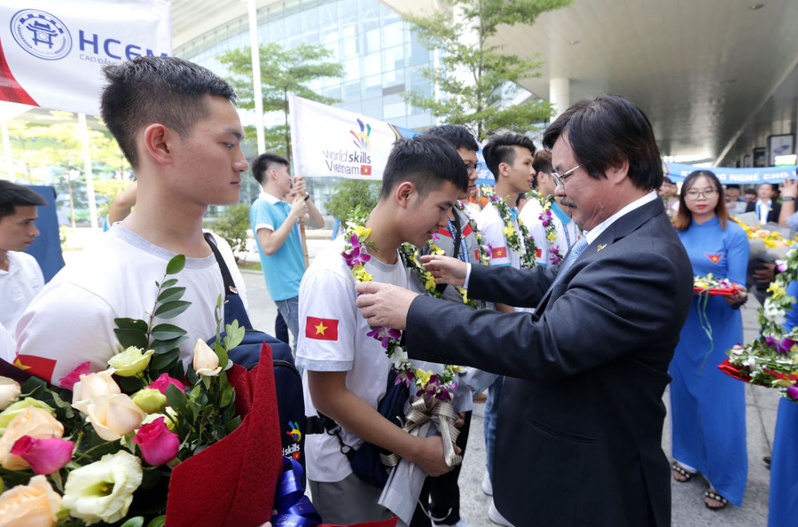 Trương Thế Diệu giành Huy chương Bạc Kỳ thi tay nghề thế giới: Bản lĩnh Việt Nam trên đấu trường quốc tế ảnh 1 Trương Thế Diệu giành Huy chương Bạc Kỳ thi tay nghề thế giới: Bản lĩnh Việt Nam trên đấu trường quốc tế ảnh 1