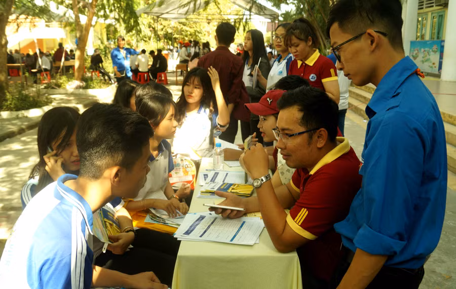 Tư vấn cho thí sinh tại Trường Đại học Trà Vinh
