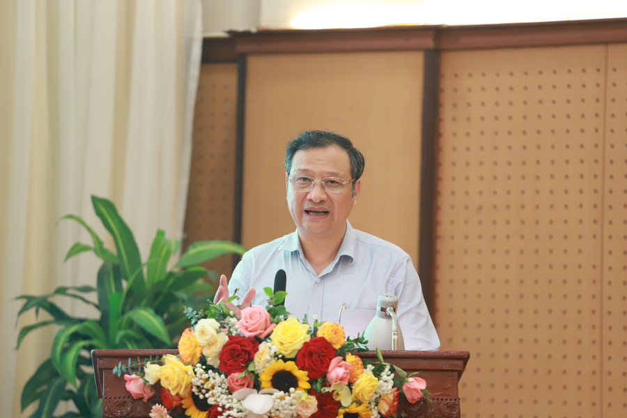 Ông Lê Hoài Nam - Phó Giám đốc Sở GD&amp;ĐT TP Hồ Chí Minh chia sẻ kinh nghiệm triển khai tài liệu giáo dục địa phương.