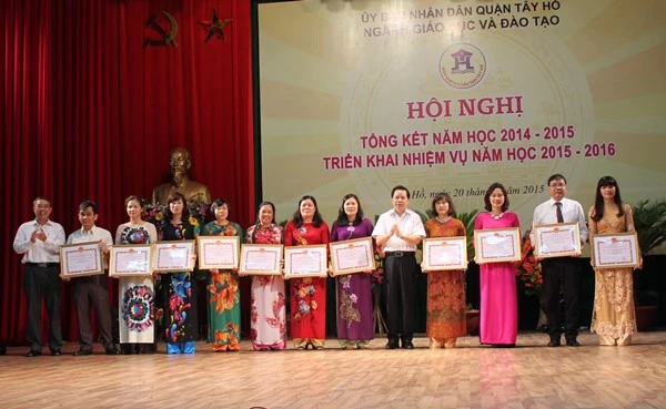 Hà Nội: Ngành Giáo dục Tây Hồ mừng năm học nhiều thắng lợi