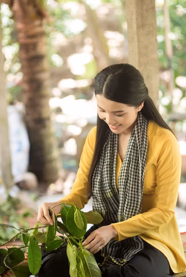 Hoa khôi Thúy Vi dịu dàng “hóa” thiếu nữ thôn quê ảnh 3