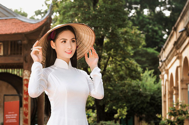 Quan điểm sống của Phương Anh là Hãy cứ sống chân thành & vui vẻ mọi chuyện của tương lai đã có an bài.