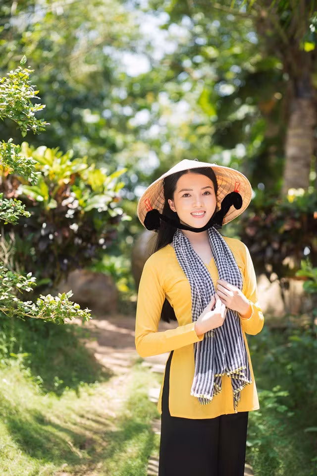 Hoa khôi Thúy Vi dịu dàng “hóa” thiếu nữ thôn quê ảnh 4