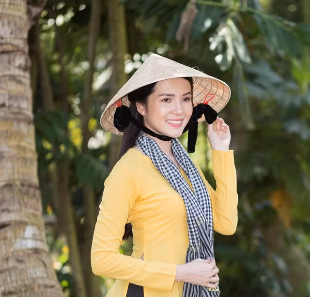 Hoa khôi Thúy Vi dịu dàng “hóa” thiếu nữ thôn quê ảnh 2