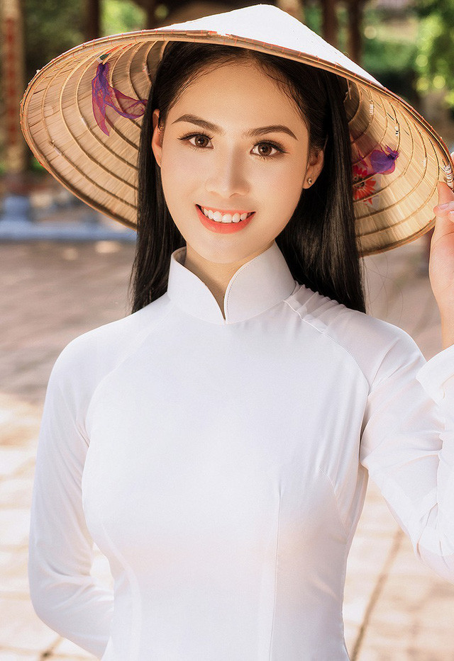 Với vẻ đẹp của mình, Phương Anh trở thành nàng thơ của nhiếp ảnh Đào Duy Khương. Mới đây, nhiếp ảnh này đã thực hiện bộ ảnh mang chủ đề mùa thu cho Phương Anh.