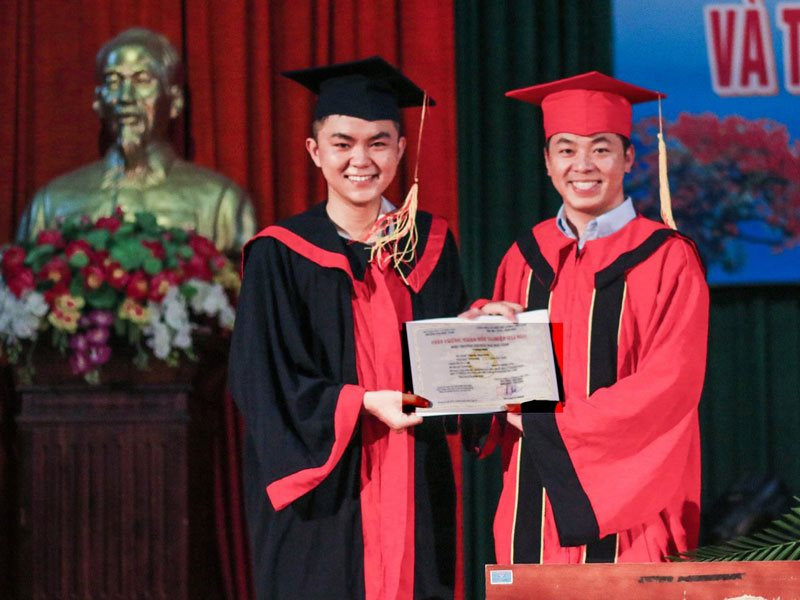 Nguyễn Minh Tuấn là cử nhân Luật học. Nguyễn Minh Tuấn là cử nhân Luật học.