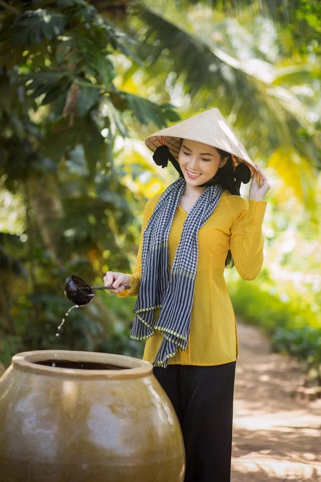 Hoa khôi Thúy Vi dịu dàng “hóa” thiếu nữ thôn quê ảnh 1