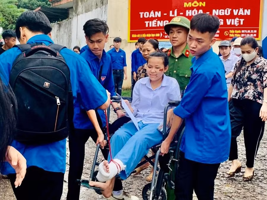 Sinh viên trường Đại học Kỹ thuật Công nghiệp tích cực tham gia chương trình tiếp sức mùa thi năm 2022