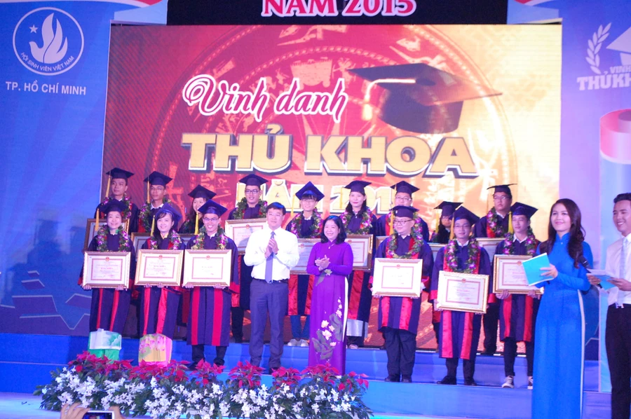 TP HCM: Vinh danh thủ khoa 2015