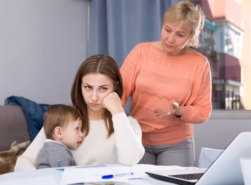 Bị mẹ chồng mắng xối xả vì khác biệt cách nuôi con 