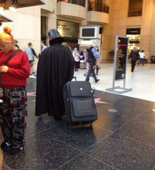 Ở trái đất chán quá rồi về hành tinh của mình thôi.