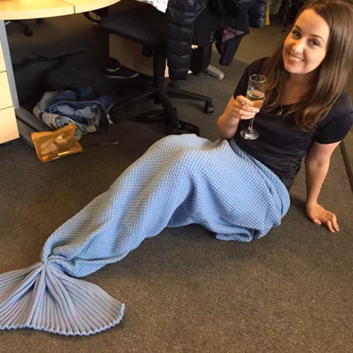 Nàng tiên cá lên bờ.