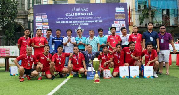 Sau loạt đá luân lưu nghẹt thở, đội Báo GD&TĐ lên ngôi vô địch giải bóng đá “Báo chí đồng hành cùng doanh nghiệp” lần thứ nhất Sau loạt đá luân lưu nghẹt thở, đội Báo GD&TĐ lên ngôi vô địch giải bóng đá “Báo chí đồng hành cùng doanh nghiệp” lần thứ nhất