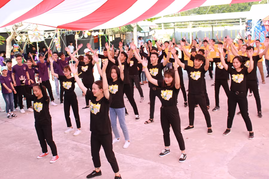 Chương trình diễn ra với nhiều hoạt động sôi nổi, bổ ích.