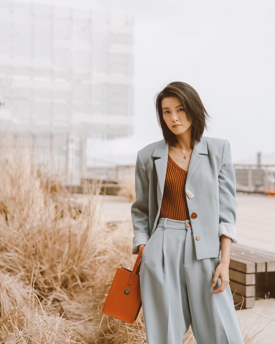 3260610222159338984916416968376810450976768n-1535085608738866383199