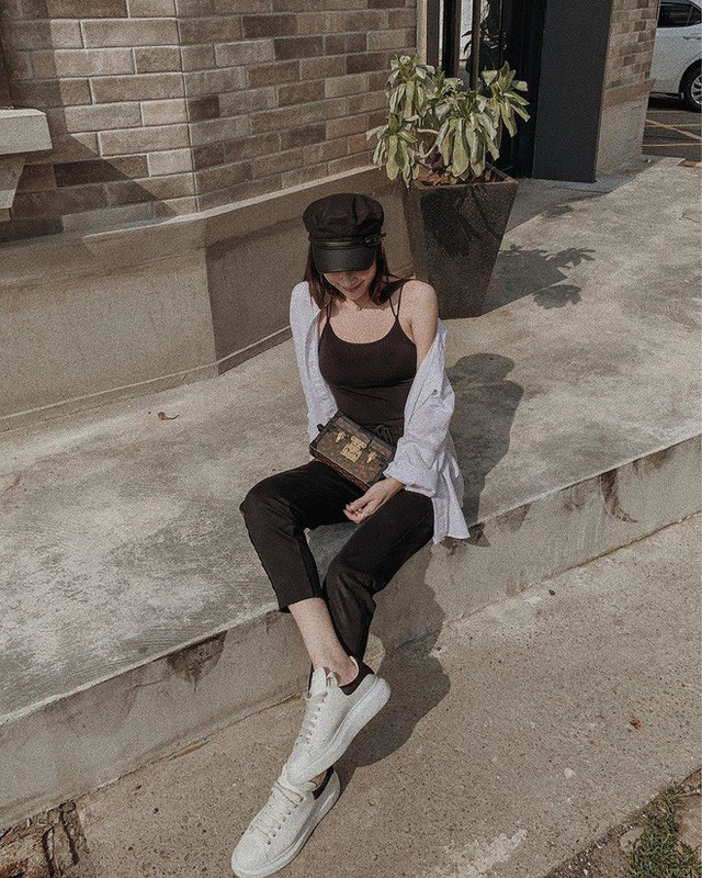 Hè sắp qua thu sắp đến mà còn chưa sắm cho mình một chiếc sơ mi oversize thì style của bạn đã tụt điểm vài phần - Ảnh 13. Hè sắp qua thu sắp đến mà còn chưa sắm cho mình một chiếc sơ mi oversize thì style của bạn đã tụt điểm vài phần - Ảnh 13.