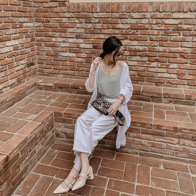 Hè sắp qua thu sắp đến mà còn chưa sắm cho mình một chiếc sơ mi oversize thì style của bạn đã tụt điểm vài phần - Ảnh 8.