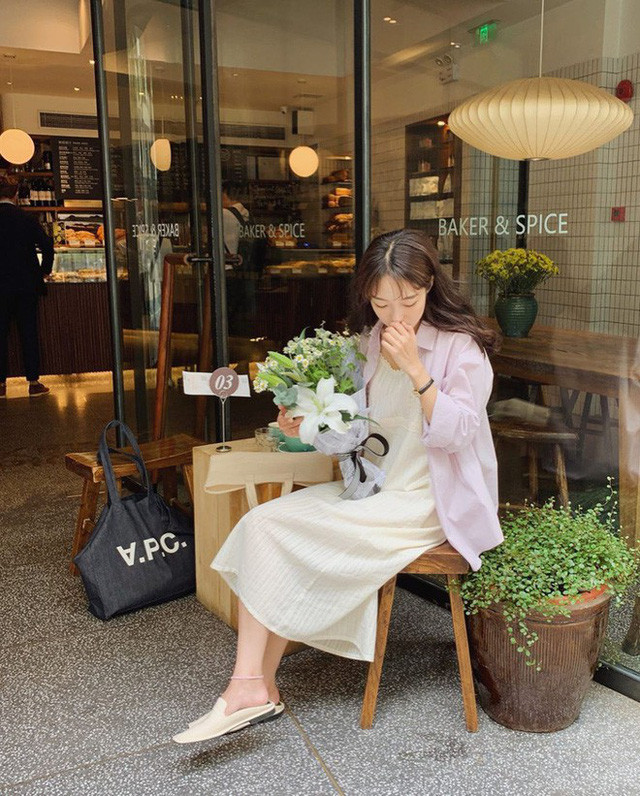 Hè sắp qua thu sắp đến mà còn chưa sắm cho mình một chiếc sơ mi oversize thì style của bạn đã tụt điểm vài phần - Ảnh 6. Hè sắp qua thu sắp đến mà còn chưa sắm cho mình một chiếc sơ mi oversize thì style của bạn đã tụt điểm vài phần - Ảnh 6.