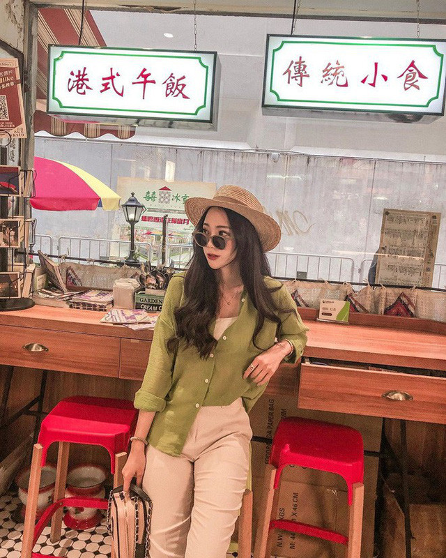 Hè sắp qua thu sắp đến mà còn chưa sắm cho mình một chiếc sơ mi oversize thì style của bạn đã tụt điểm vài phần - Ảnh 1. Hè sắp qua thu sắp đến mà còn chưa sắm cho mình một chiếc sơ mi oversize thì style của bạn đã tụt điểm vài phần - Ảnh 1.