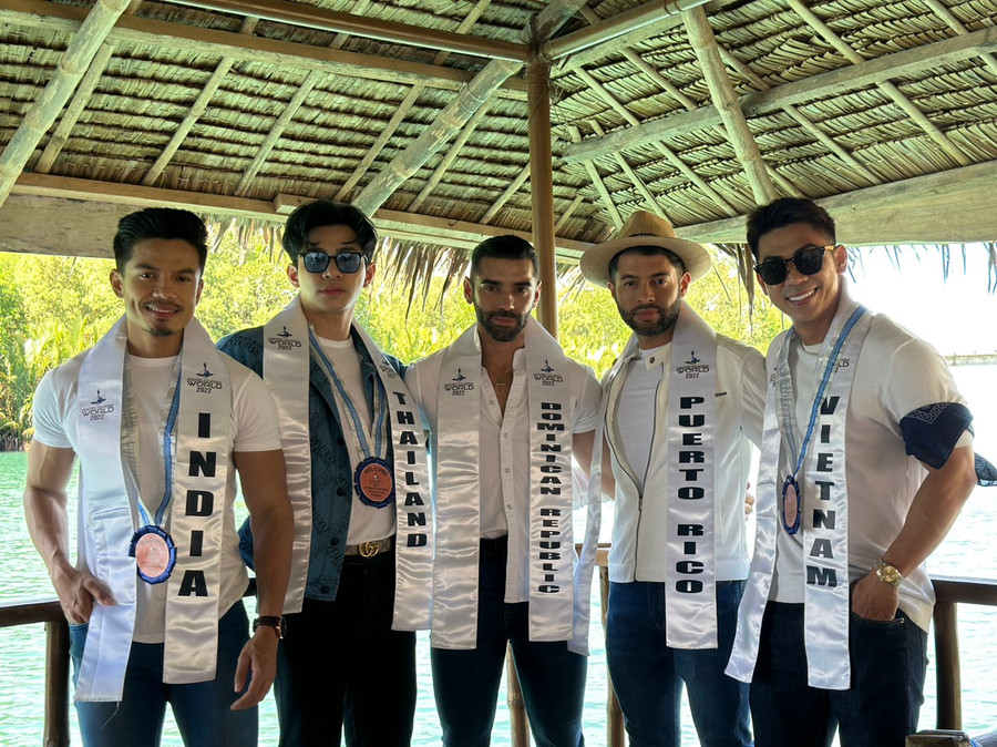 Phùng Phước Thịnh cùng các thí sinh.