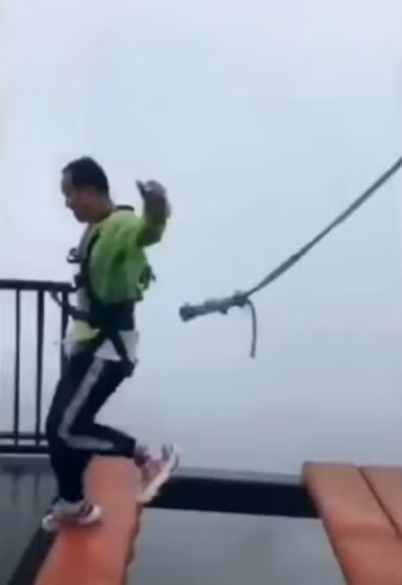 Dây cáp đứt ngay tại điểm cuối