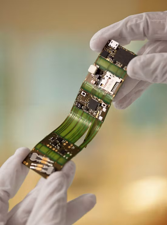 Hệ thống cảm ứng trong vòng tay có tác dụng theo dõi dữ liệu về sức khỏe và chỉ số môi trường bên ngoài. Ảnh: HTI