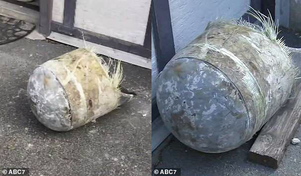 Vật thể lạ từ đâu bay tới làm thủng tường, chui vào nhà dân ở Mỹ - 1