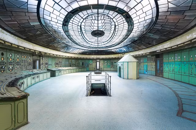 Phòng điều khiển của một nhà máy điện ở ngoại ô Budapest, Hungary. Ảnh Roman Robroek