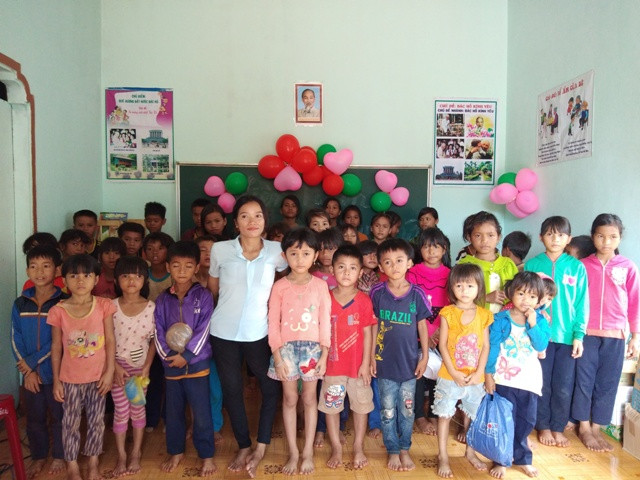 Lớp học tình thương của cô H’Blao. Lớp học tình thương của cô H’Blao.