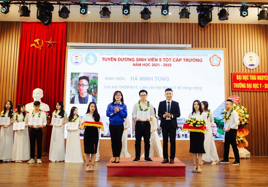 Nam sinh Y – Dược tham gia hoạt động để khám phá những cơ hội mới.