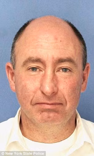 Joseph Talbot đã bị cảnh sát bắt giữ vì lái xe trong khi say rượu và ông không muốn ai biết về điều đó