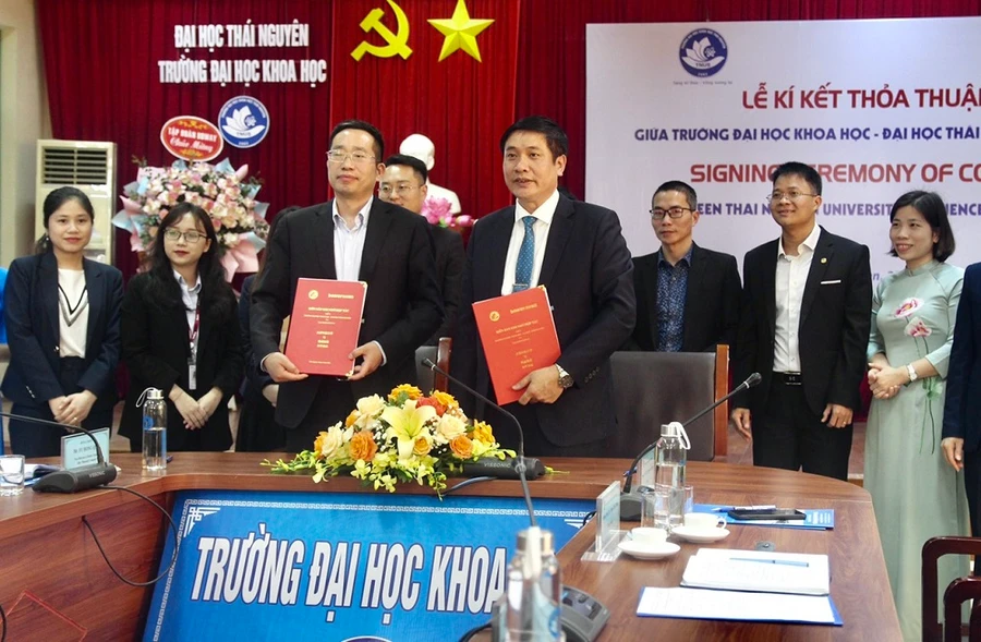 Trường Đại học Khoa học ký kết hợp tác với Tập đoàn BOWAY.