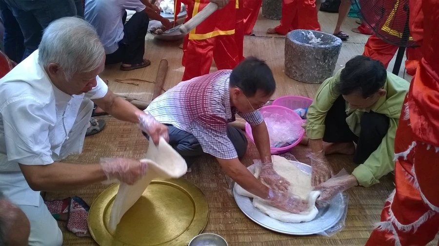 Sầm Sơn: Tưng bừng lễ hội bánh chưng, bánh giầy