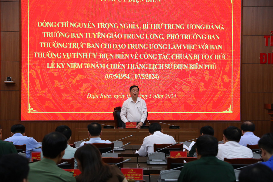 Ông Nguyễn Trọng Nghĩa phát biểu tại buổi làm việc với Thường trực Tỉnh ủy Điện Biên. Ông Nguyễn Trọng Nghĩa phát biểu tại buổi làm việc với Thường trực Tỉnh ủy Điện Biên.
