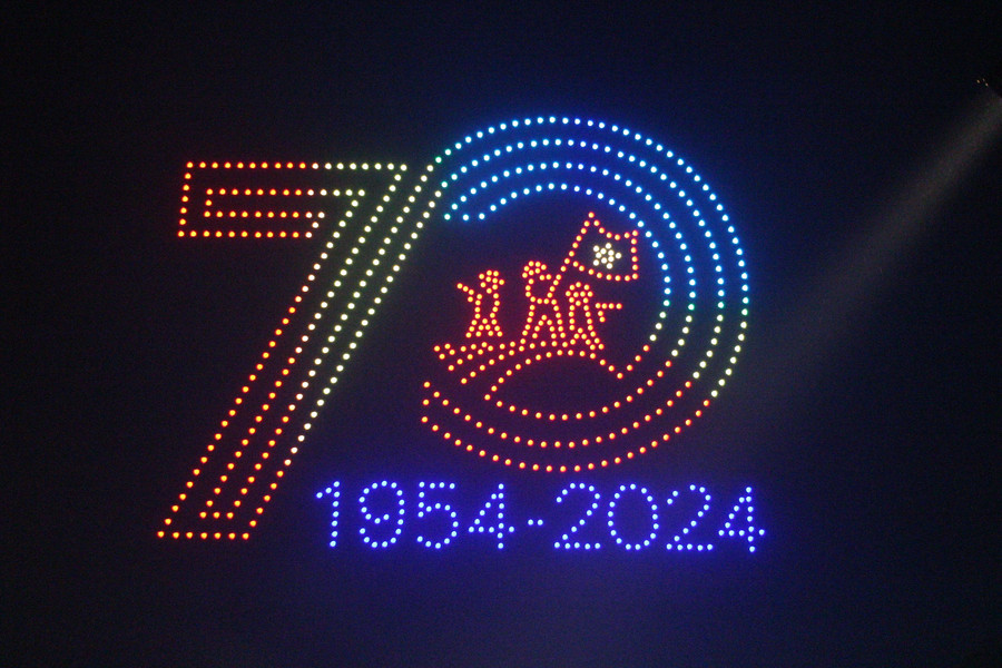 Trình diễn drone tại điểm cầu Điện Biên. Trình diễn drone tại điểm cầu Điện Biên.