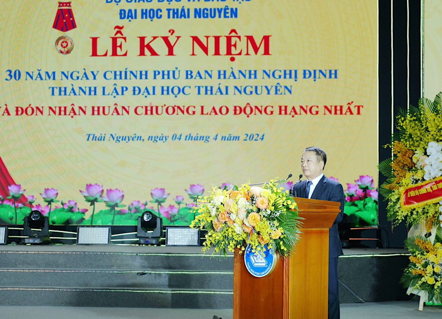 GS.TS Phạm Hồng Quang, Bí thư Đảng uỷ, Chủ tịch Hội đồng Đại học Thái Nguyên. GS.TS Phạm Hồng Quang, Bí thư Đảng uỷ, Chủ tịch Hội đồng Đại học Thái Nguyên.